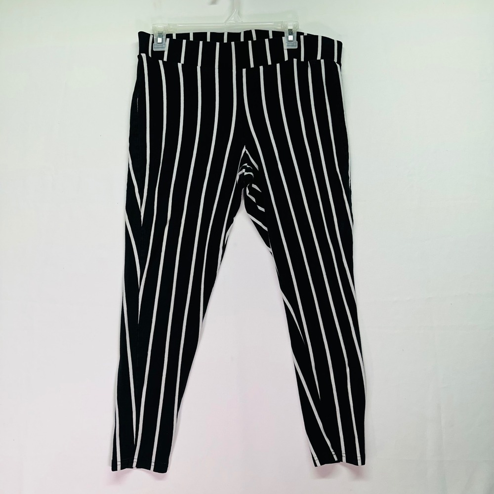 Torrid Womens Plus Size 2 Black White Vertical Stripe Cropped Stretch Leggings